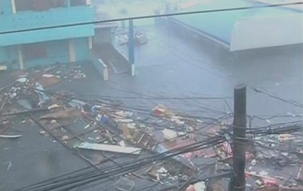 Tv-bilder från fredagen visade på förstörelse i Tacloban. Men första flera dagar senare stod det klart att tusentals personer i staden dödats i tyfonen ”Haiyan”.