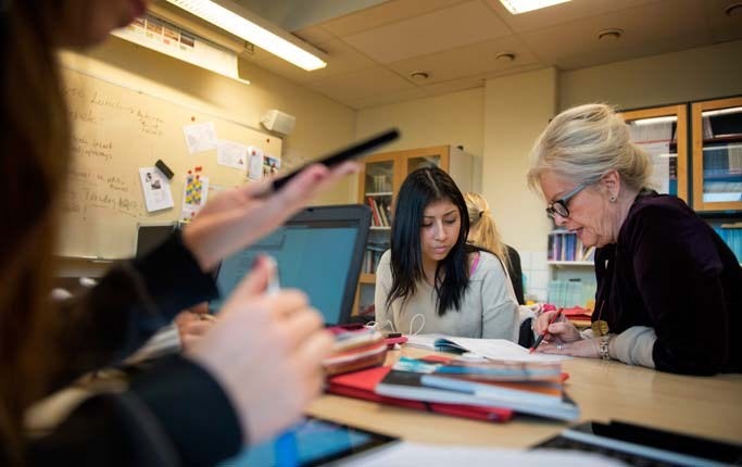 ”Saknar läraren ledarskap och kunskap så har det ingen betydelse hur lagstiftningen ser ut”, säger läraren Agnetha Winberg på Åsö grundskola i Stockholm. Eleven Fernanda Orbegoso håller med.