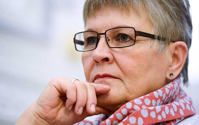 Maud Olofsson framstår som rörig och nonchalant i Aktuelltintervjun, anser retorikexperter som DN har talat med.