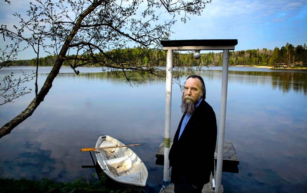 Vid en skogssjö utanför Helsingfors får DN en exklusiv intervju med den ryske professorn Alexander Dugin, som varit på konferens i Finland för att diskutera en ny roll för Ryssland.