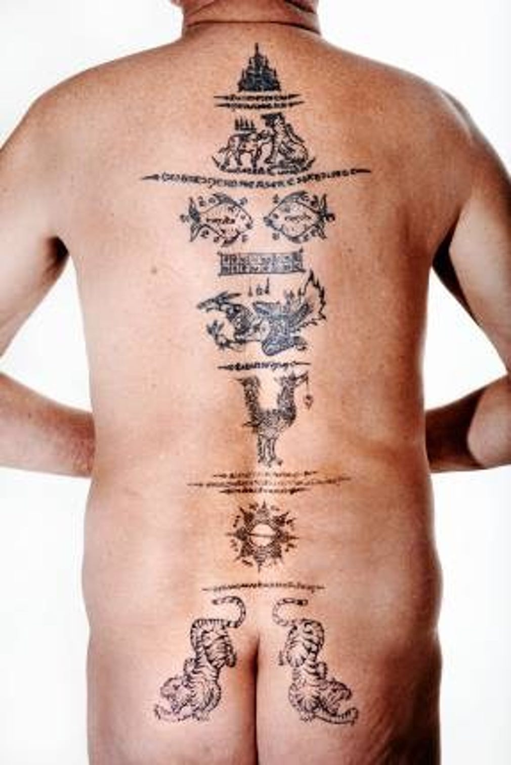 Bosse Ljungström. Ålder: 70 år. Gör: AD, resenär. Tatuering: Khmersymboler över hela ryggen.