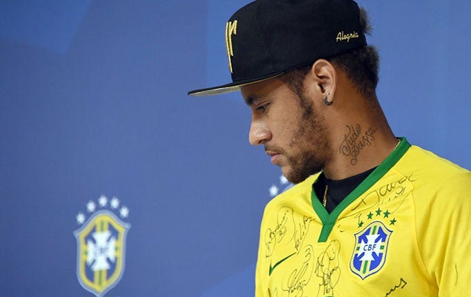 ”Jag vill inte se den här skiten! Nu spelar vi poker”. ska Neymar ha sagt under semifinalen.