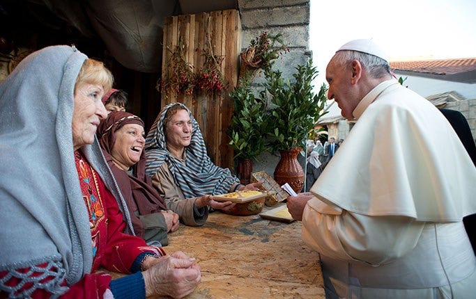 Ägna dig åt enkla nöjen och ge mer tid till andra. Det är några av påvens tips på ett lyckligare liv.