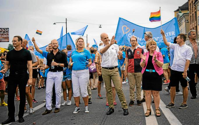 Alla riksdagspartier utom SD fokuserar på progressivitet, förändringskraft, normkritik och queer i stället för frågan om hur man skapar trygghet i vardagen, skriver Staffan Werme. Moderaternas ledargarnityr deltog i årets Prideparad.