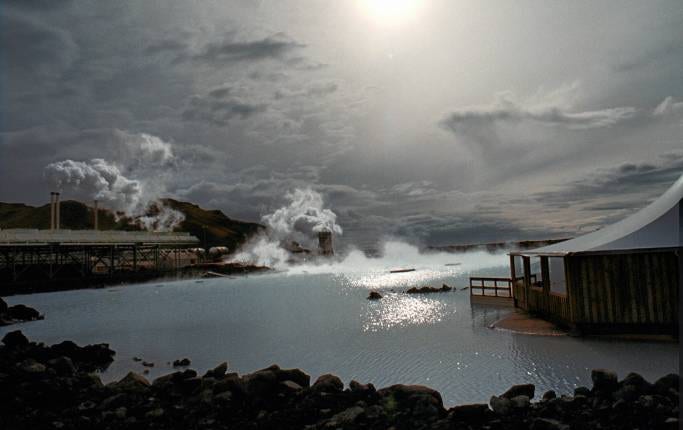 Turistmålet Blå lagunen fem mil utanför Reykjavik. Island var den globala finanskrisens första offer 2008. Efter krisen har turismen slagit nya rekord.