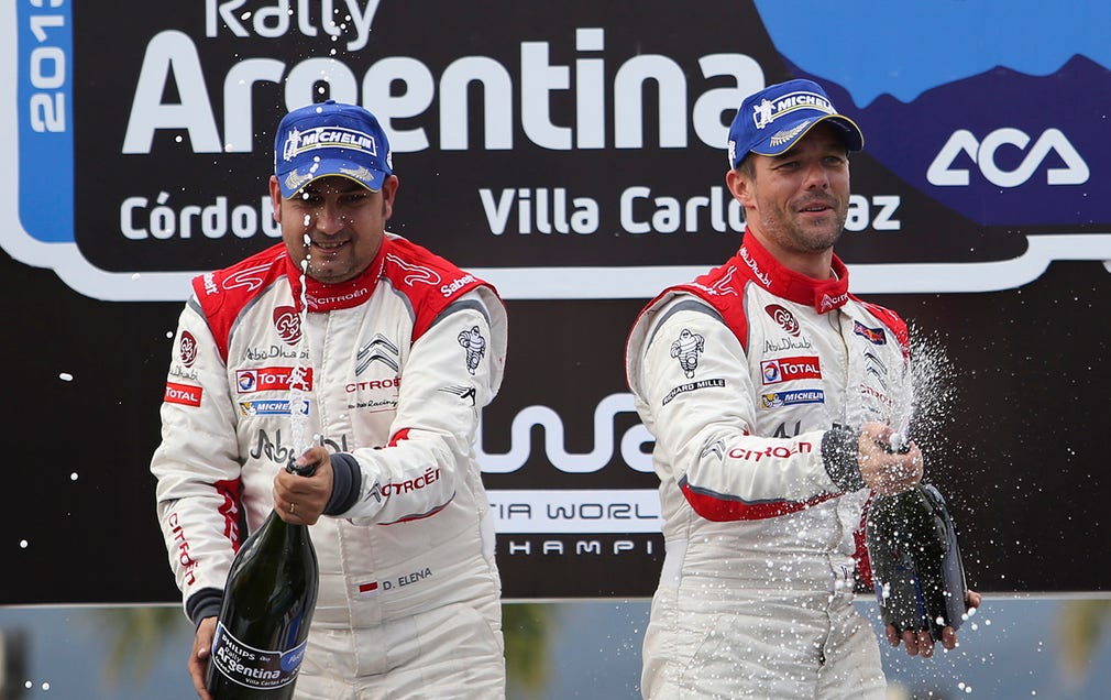 Daniel Elena och Sébastien Loeb firar segern i Argentinas VM-rally 2013. Nu startar de ett VM-team för juniorer.