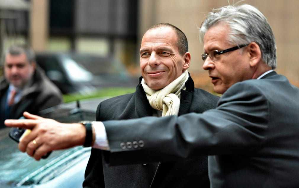 Greklands finansminister Yanis Varoufakis anländer till mötet med Eurogruppens finansministrar.