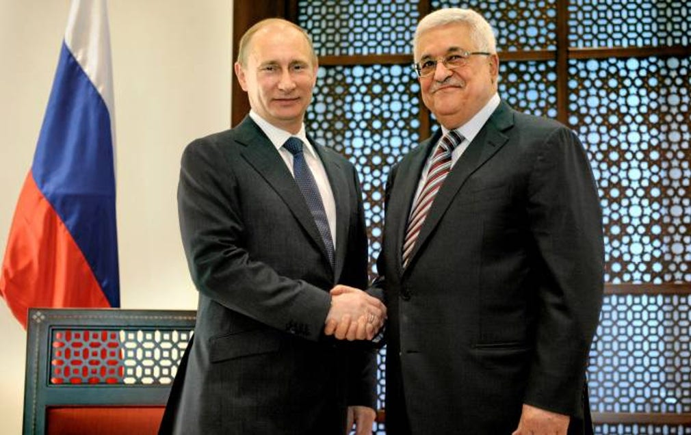 Mahmoud Abbas hälsar påRysslands president Vladimir Putin.
