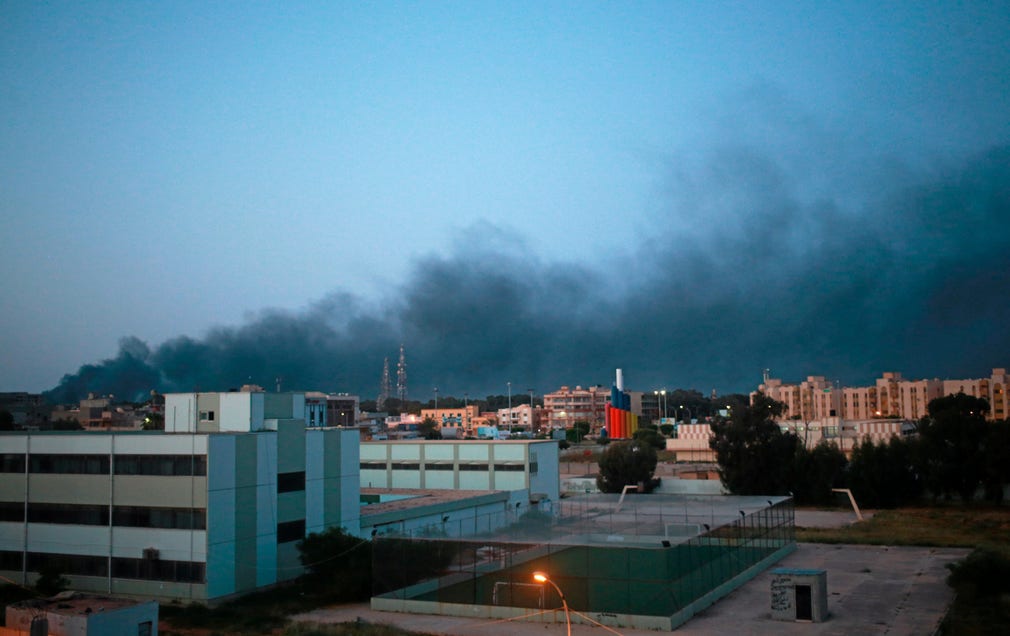 Rök över Benghazi på lördagen.