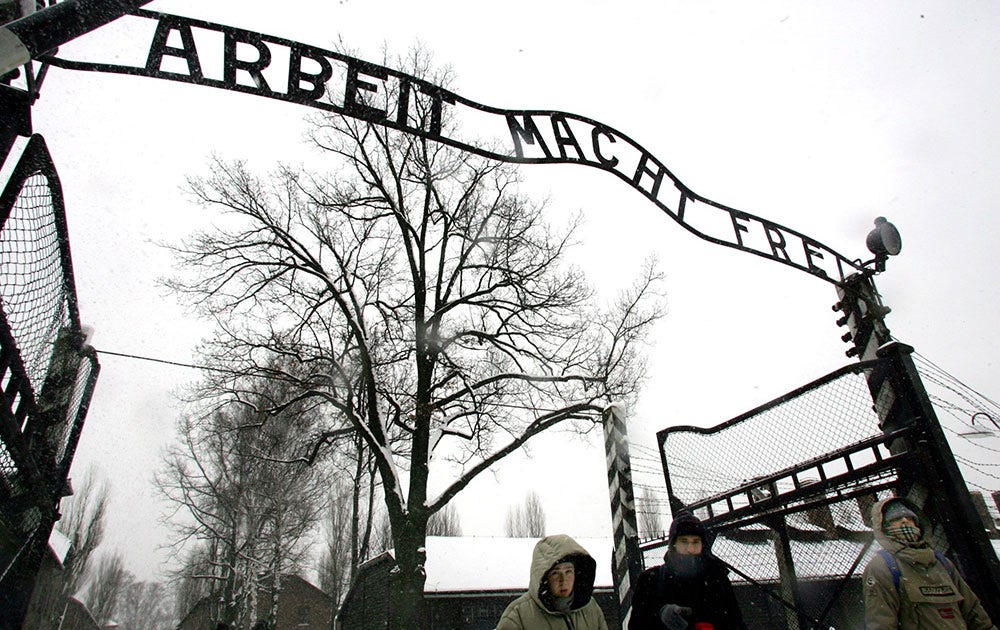2009 stals den kända skylten över entrén till Auschwitz. Nu har ytterligare stölder skett i lägret.