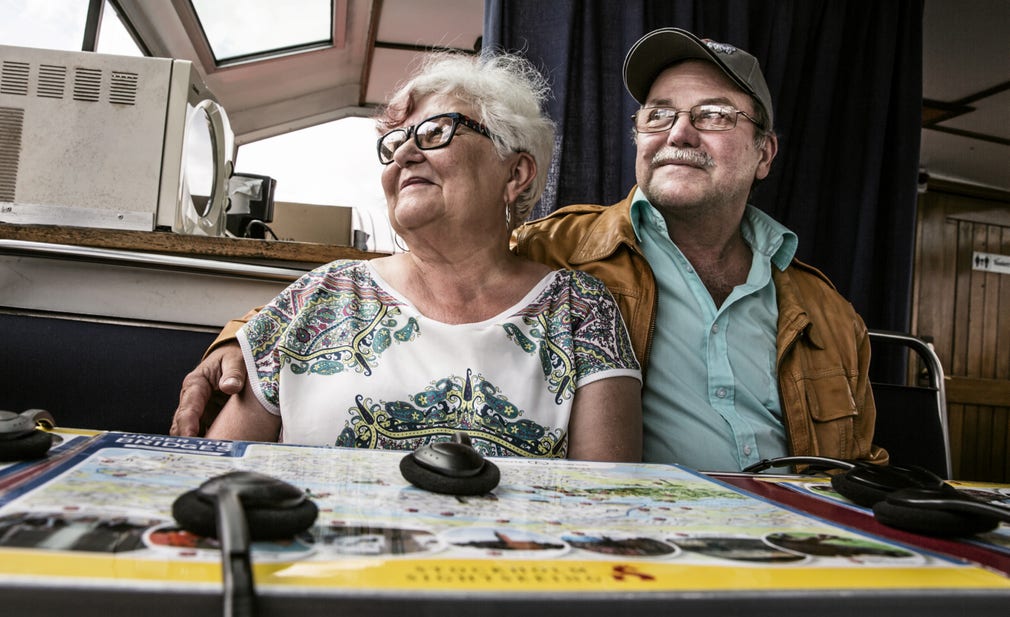 ”Vi bestämde att nu drar vi ned till Stockholm i tre dagar och gör stan. Det är så sällan man är turist här”, säger Vanja Torkelsson, 67, som gör turen tillsammans med Anders Ohlsson, 61.