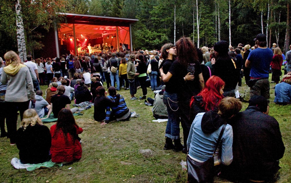 Emmabodafestivalen var Sveriges viktigaste festival för indieakter under 90-talet. Besökare har hyllat den stämning som rådde kring arrangemanget. I dag upplevs fokus ligga mer på festen än musiken.
