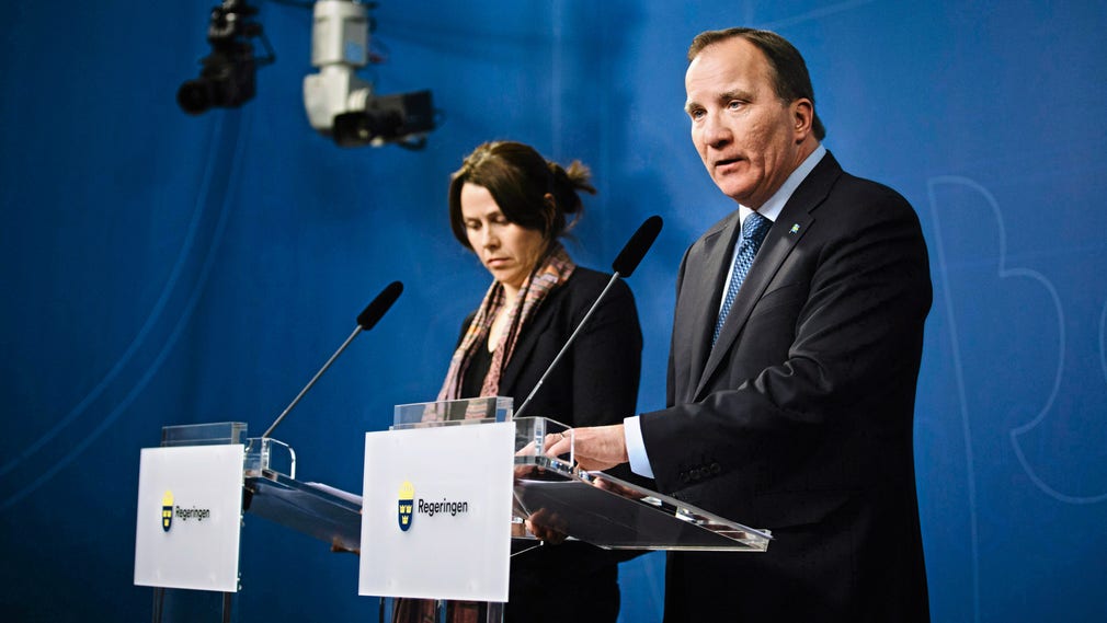 Åsa Romson och Stefan Löfven vid den presskonferensen den 24 november förra året då regeringen presenterade sina åtgärder för att minska asylmottagandet.