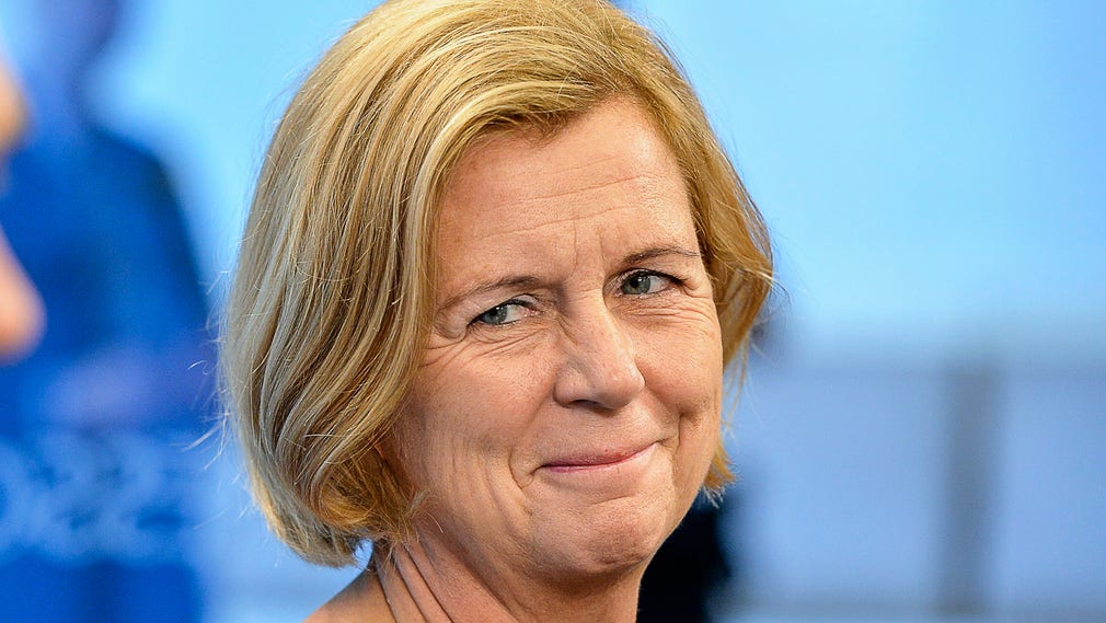 Liberalernas partisekreterare Maria Arnholm anser att KD-ledaren kommer med ”helt felaktiga påståenden”.
