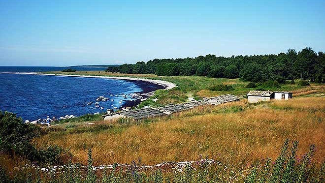 Östersjön ligger bara ett par minuters promenad från Pensionat Holmhällar på sydöstra Gotland.
