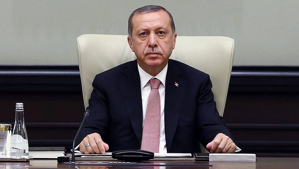 President Recep Tayyip Erdogan tillkännager att undantagstillstånd har utfärdats i Turkiet.