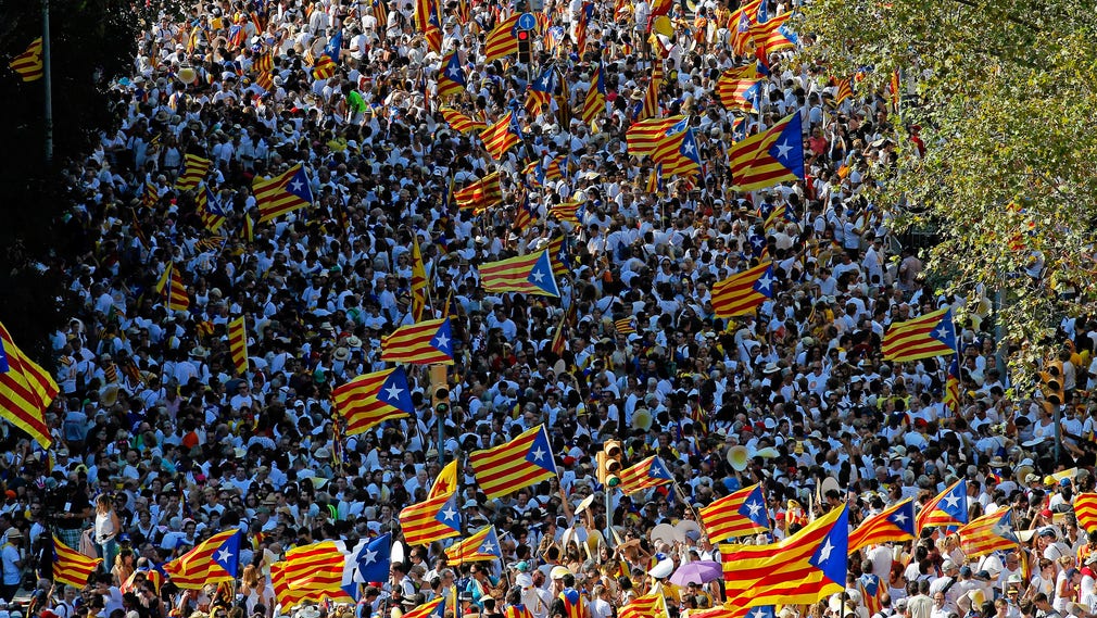 Tusentals katalaner i Barcelona demonstrerade för ett självständigt Katalonien på nationaldagen.