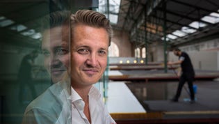 Klarna-grundaren Niklas Adalberths senaste mångmiljonsatsning är ett hus i centrala Stockholm som just nu byggs om för att bli arbets- och mötesplats för flera hundra sociala entreprenörer från hela världen.