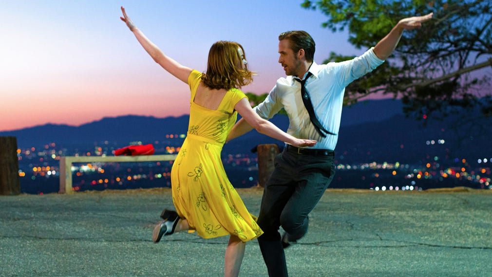Emma Stone och Ryan Gosling i ”La la land”, svensk premiär fredag 27/1.