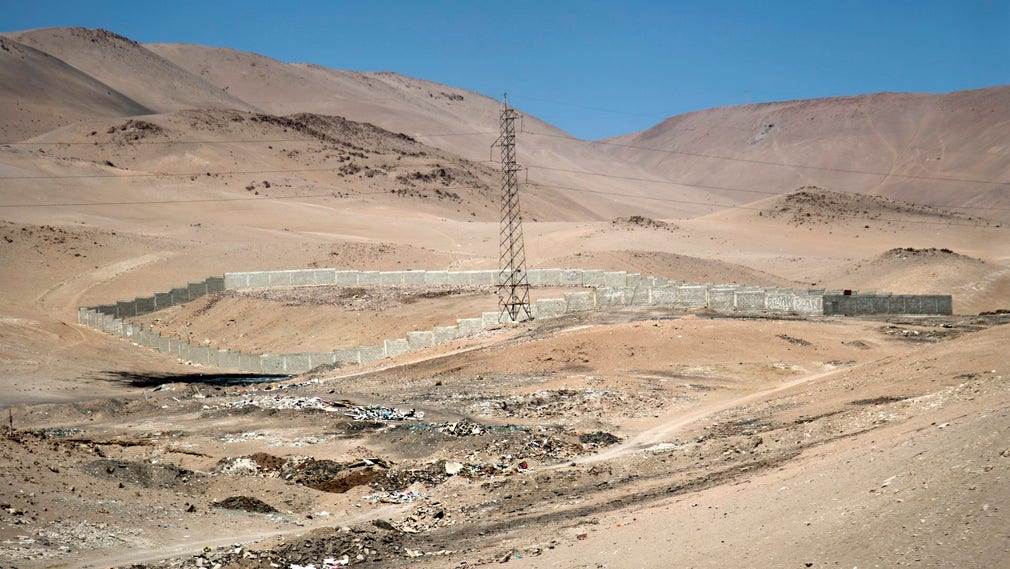 Det giftiga slammet som Boliden skickade till Chile i mitten av 1980-talet har flyttats till en ny plats längre upp i bergen.