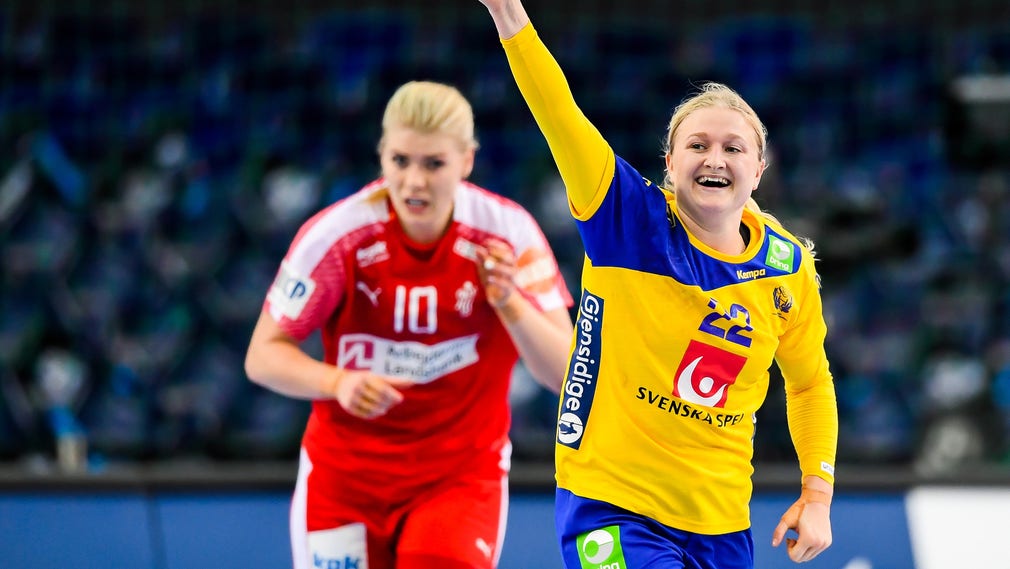 Hanna Blonstrand gjorde sju mål och var en av matchvinnarna när Sverige besegrade Danmark och tog sig till en historisk semifinal i VM.