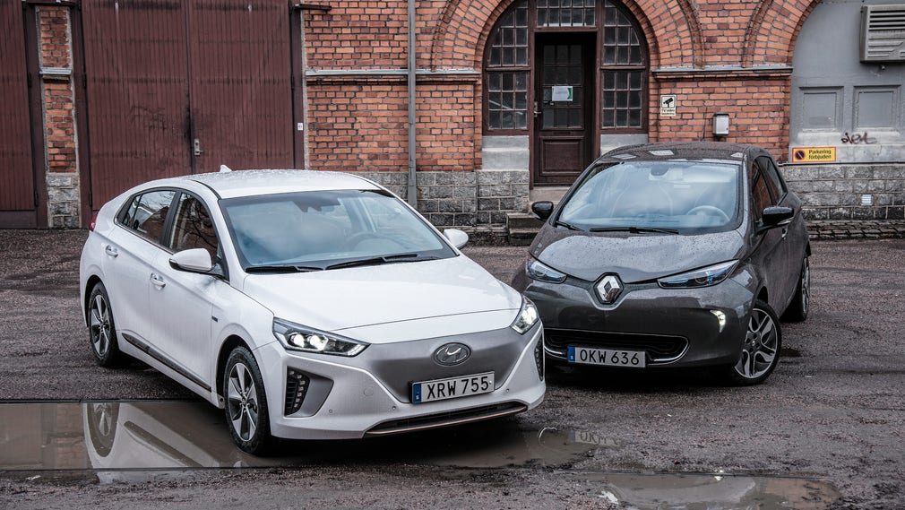 Våra två testbilar är Hyundai Ioniq och Renault Zoe.