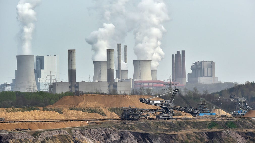 Sverige hamnar högt på listan när det kommer till kapitalförvaltare som investerar klimatsmart, enligt organisationen Asset Owners Disclosure Project. På bilden syns kolkraftverk i Tyskland. Arkivbild.