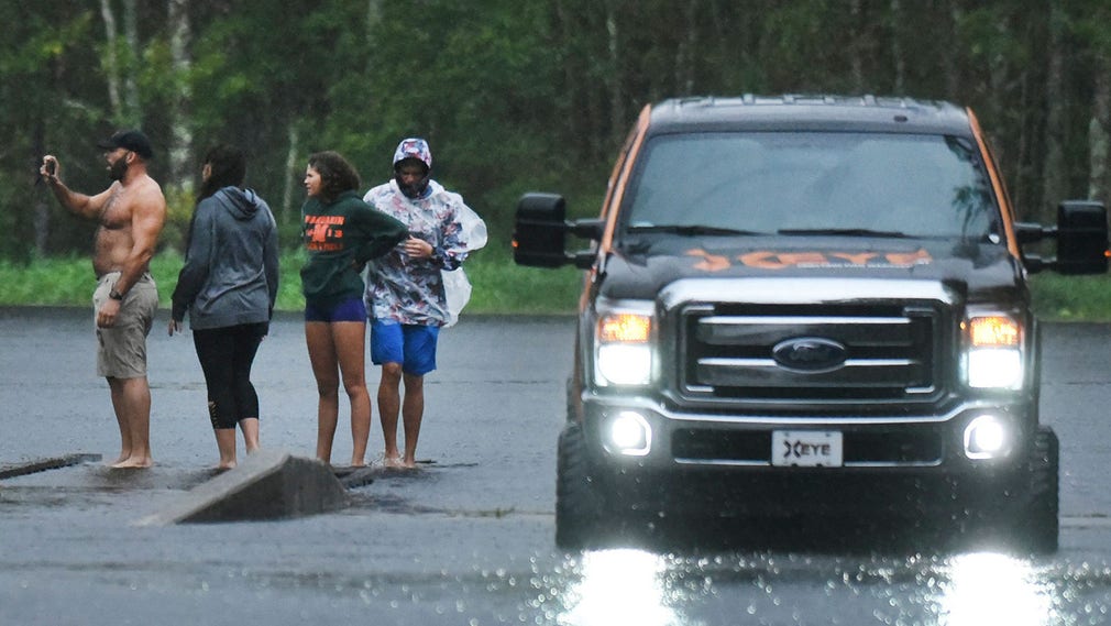 En översvämmad väg i Jacksonville.