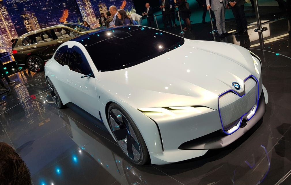 BMW:s koncept Vision Dynamic är en sportig elbil med räckvidd på 600 kilometer.