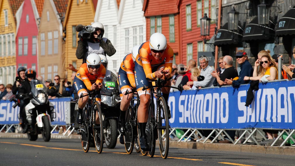 Cykel-VM i Bergen blev en sportslig succé, men en ekonomisk katastrof. Nu samlar norrmännen in pengar till cykelförbundet.