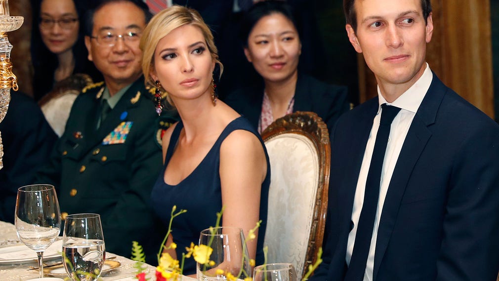 Ivanka Trump och hennes make Jared Kushner under en middag med Kinas president Xi Jinping i april.