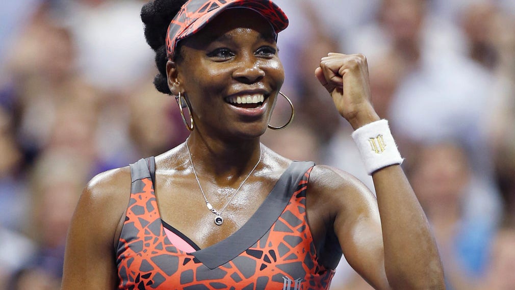 Venus Williams är glad efter segern mot Petra Kvitova i New York.
