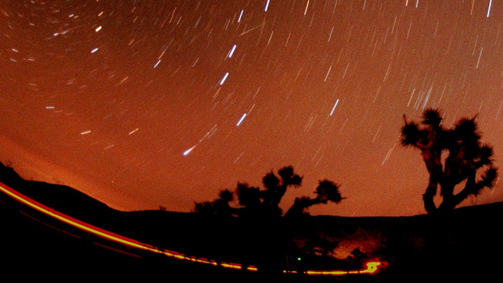 Meteoriter syns över nationalparken Joshua Tree. En upplevelse som skulle kunna ifrågasätta dina egna tankar.