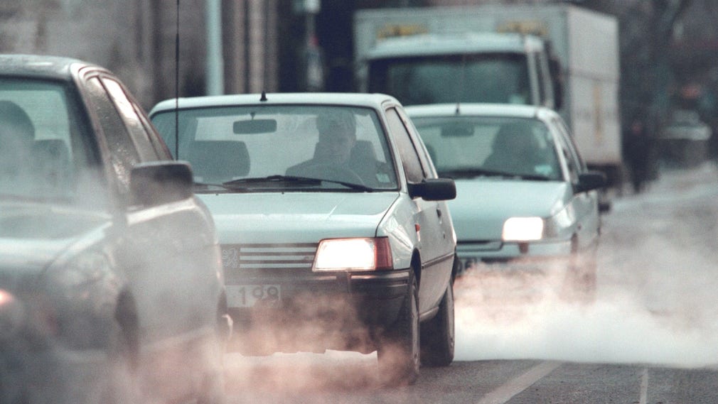 EU på väg att införa strängare krav på bilarnas utsläpp.