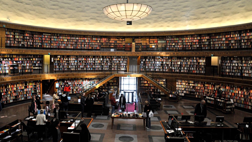 Stora salen i Stockholms stadsbibliotek.