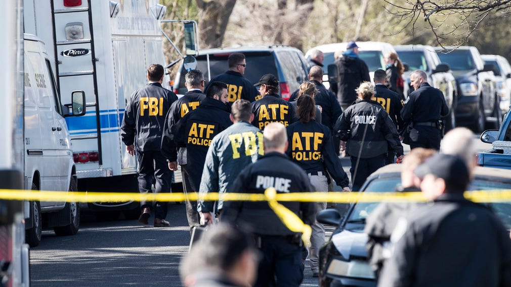 Polisen i Austin har hjälp av både federala polisen FBI och bombskyddet ATF.