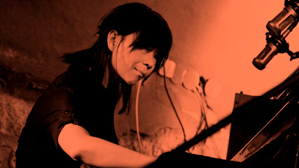 Lisa Ullén är en pianist i gränslandet mellan jazz, friare improvisation och konstmusik.