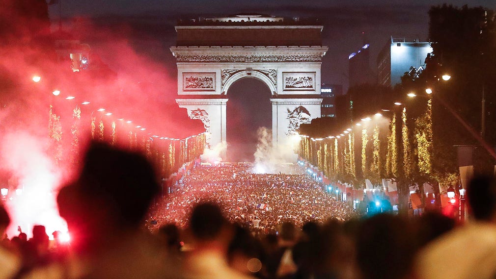 Champs-Élysées under Frankrikes VM-semifinal mot Belgien.