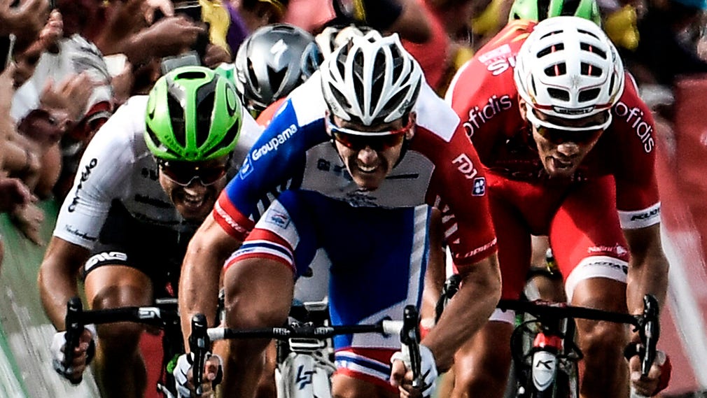 Fransmannen Arnaud Démare spurtade hem den 18:e etappen i Tour de France.