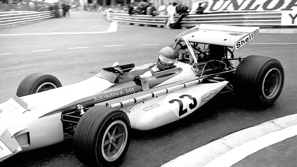Ronnie Petersons Formel 1-debut skedde under Monacos Grand Prix 1970. Här ses han på typiskt manér köra med sladd.