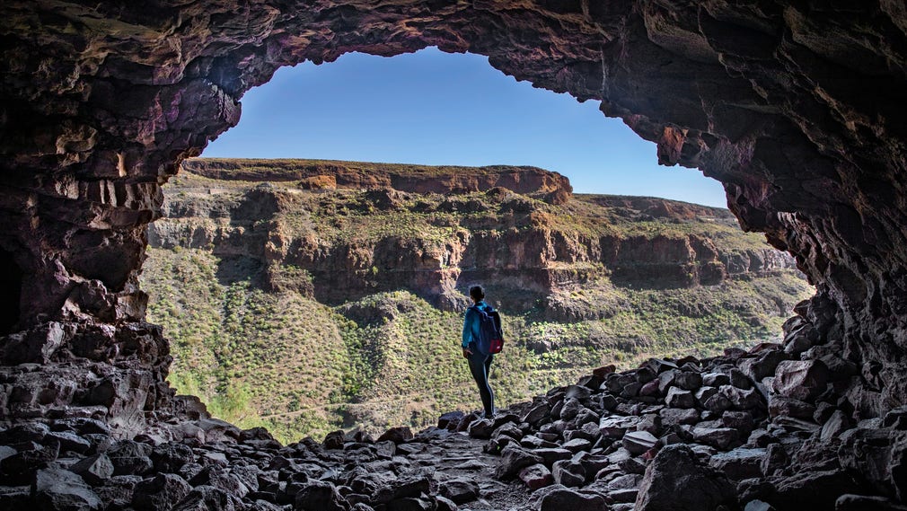 I La Fortalezas grottor, skapade av gamla lavatunnlar, levde Gran Canarias urinvånare.
