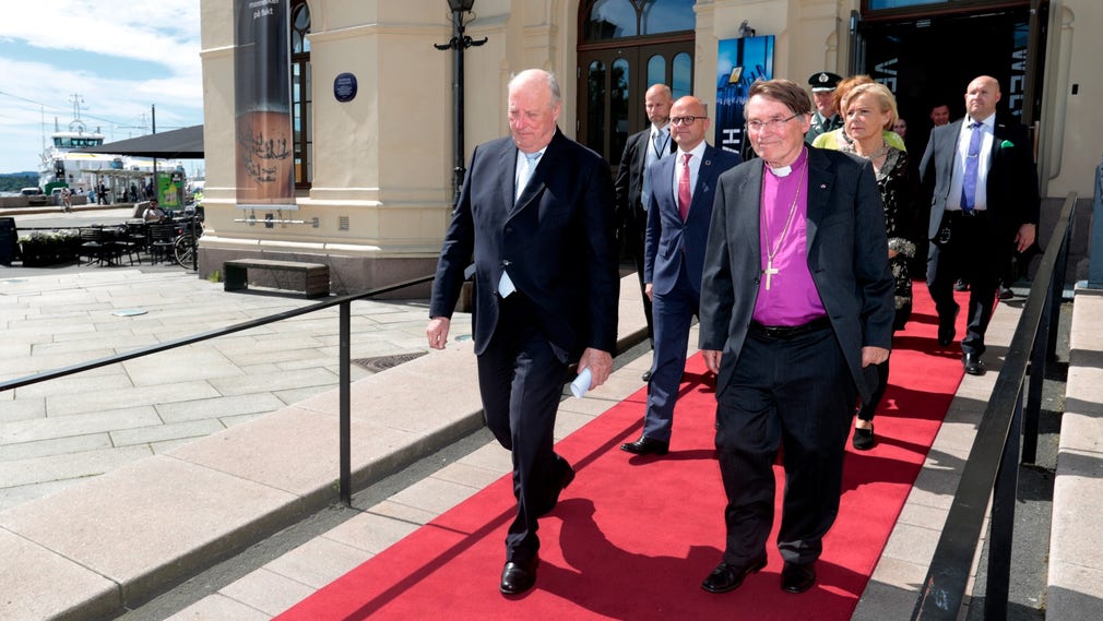 Stålsett har under decennier varit en profilerad kyrkoman i Norge, ofta med i offentliga sammanhang – som här när han i juni 2017 tillsammans med kung Harald deltog i ett klimatmöte i Oslo.