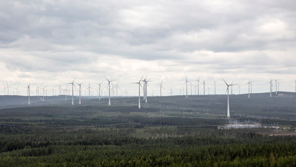 Vindkraftverk fotograferade från berget Kalahatten utanför Piteå i Norrbotten.
