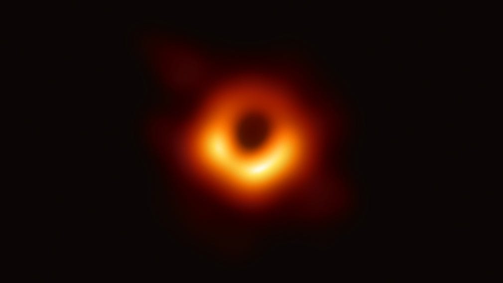 Den allra första bilden av ett svart hål. Det svarta hålet i mitten av galaxen Messier 87, avbildad av Event Horizon Telescope.
