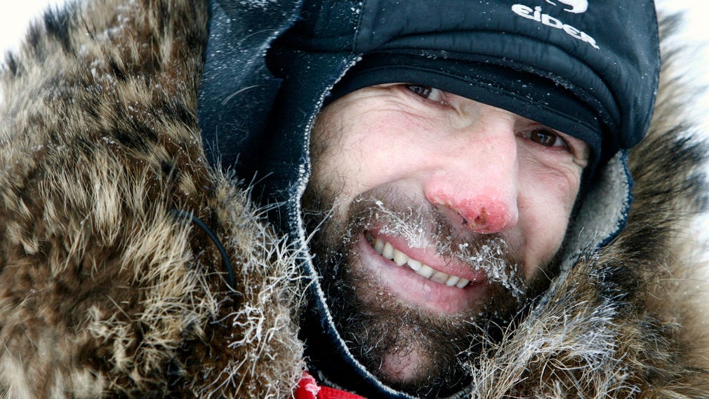 Mike Horn ute på isen i Arktis år 2006.