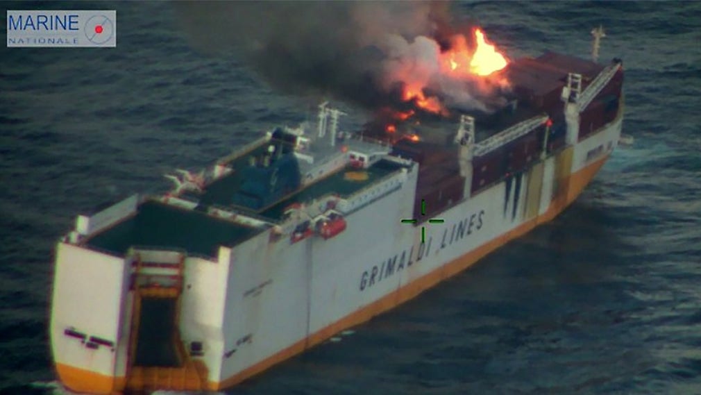 Fartyget ”Grande America” började brinna i söndags och sjönk i tisdags.