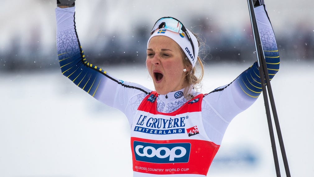 Stina Nilsson besegrade Therese Johaug i masstartsloppet i Quebec.