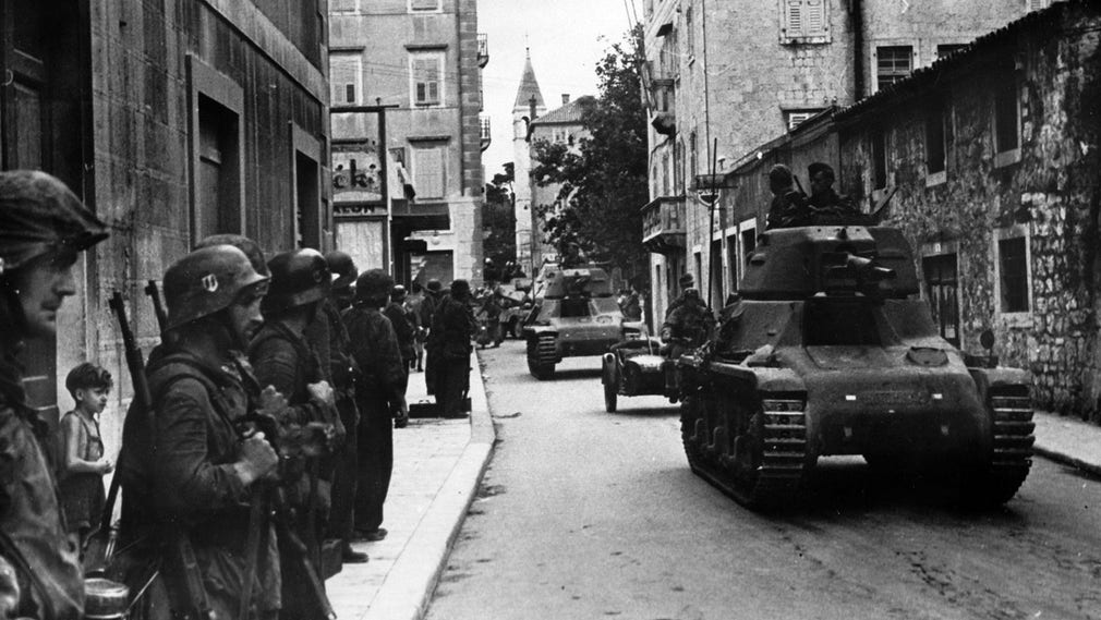 En nazistisk propagandabild visar Waffen-SS-soldater i den kroatiska staden Split.