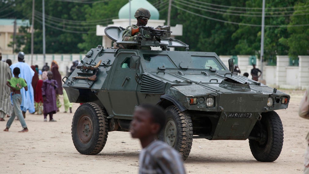 Nigerias regering strider tillsammans med regeringsvänliga miliser mot terrorgruppen Boko Haram.