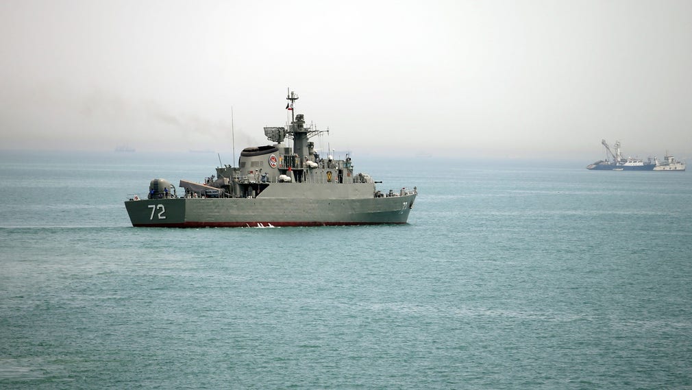 Ett iranskt stridsfartyg i Hormuzsundet år 2015.